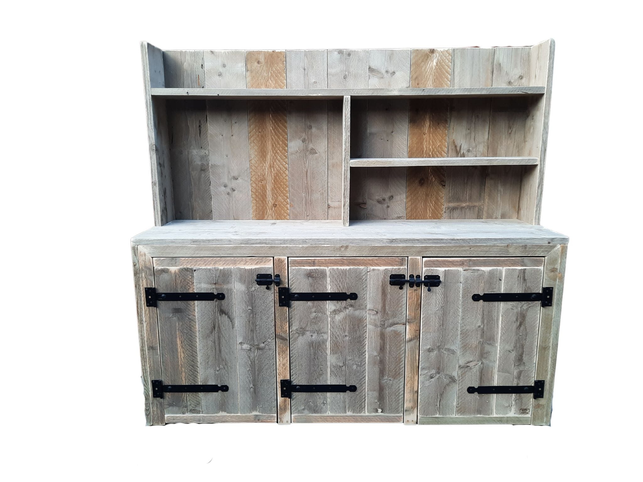 steigerhouten buiten kast