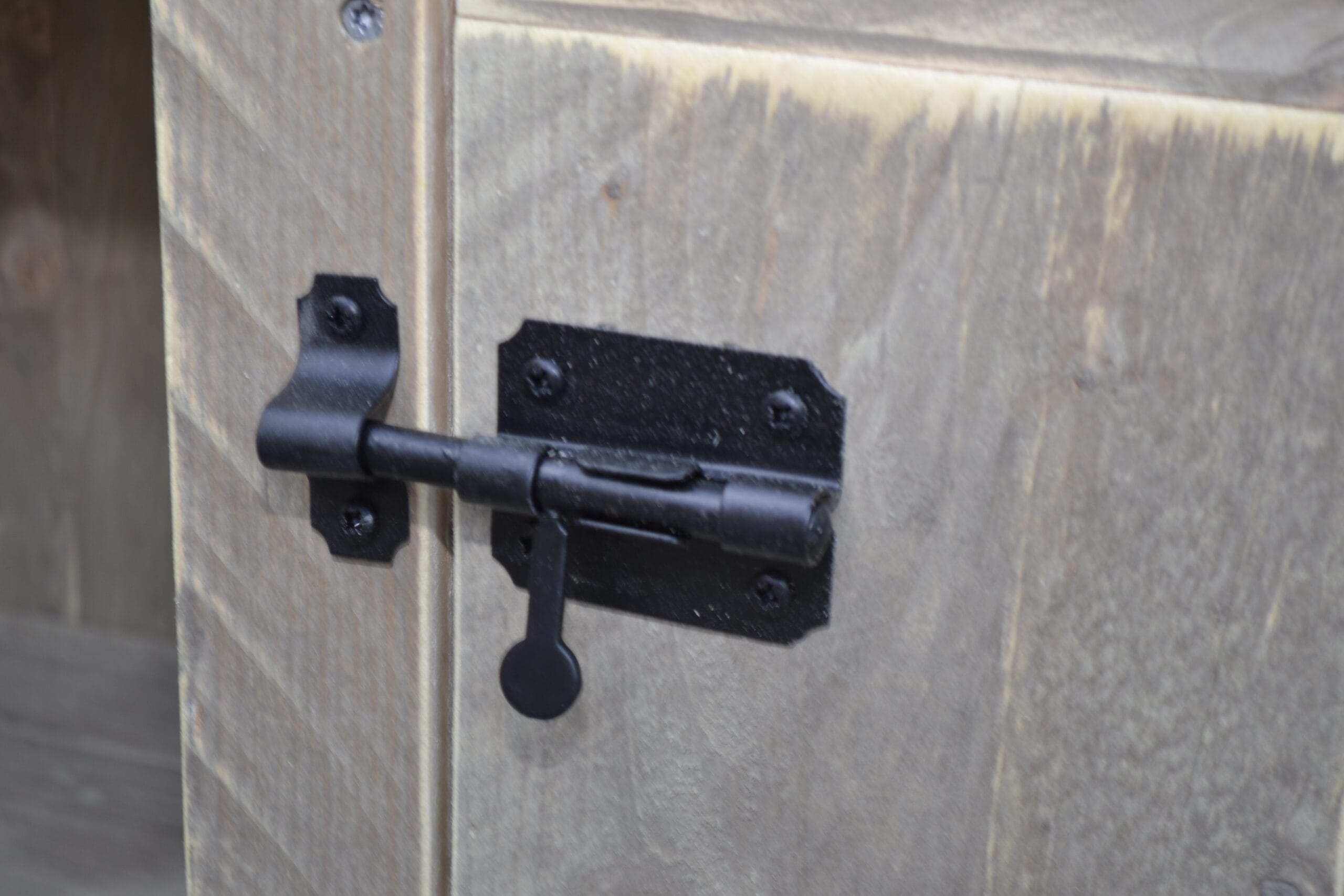 Rustieke Houten Buitenkast met Open Schappen - Afbeelding 3